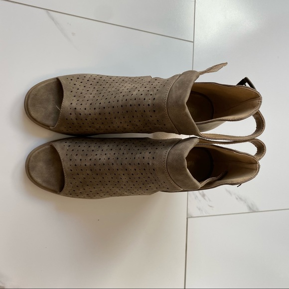 Taupe grey tan peep toe heels size 10 - Picture 3 of 6